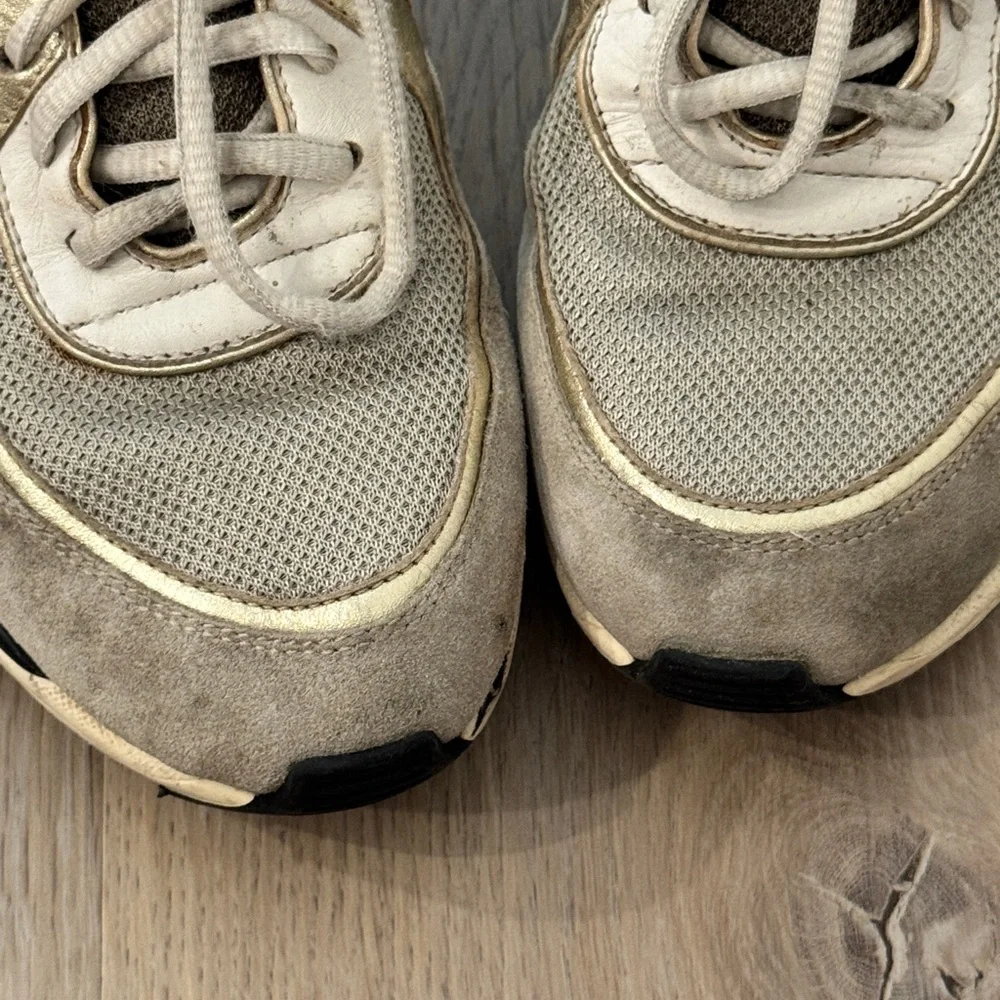 CHANEL Gray and White Sneakers 7.5us woman - Picture 6 of 16